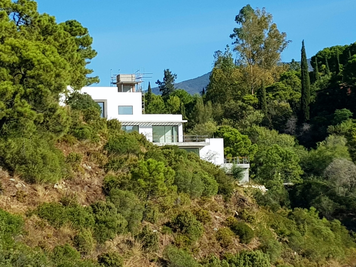 Villa built on land for sale in Spain